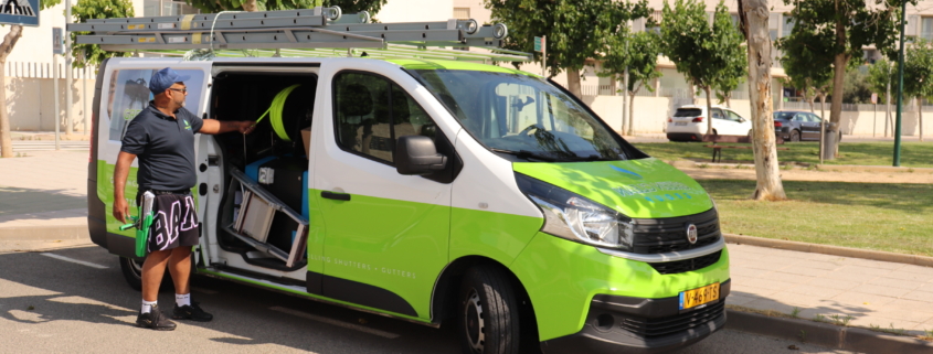 Green Clean Group Van with logo en personal